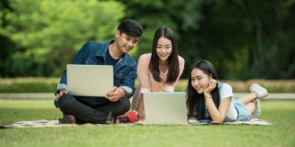 students-at-park